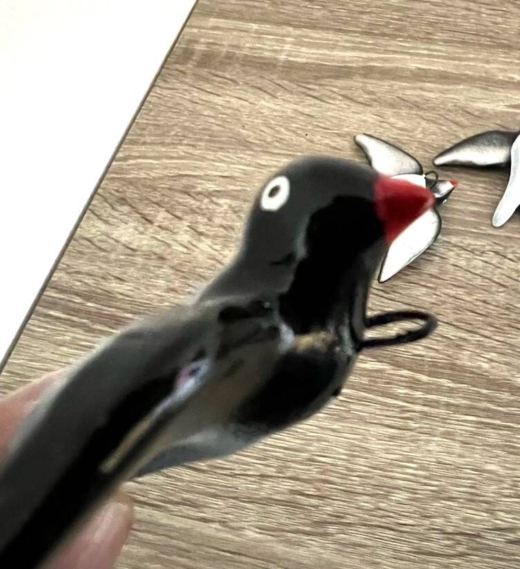 2 large swallows, 14 cm x 18.5 cm, to hang