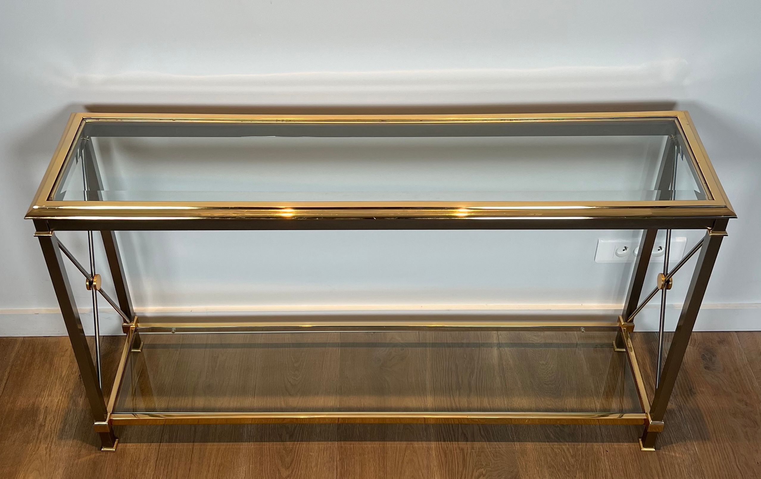 Console de style néoclassique en laiton doré et patine canon de fusil attribuée à la Maison Jansen