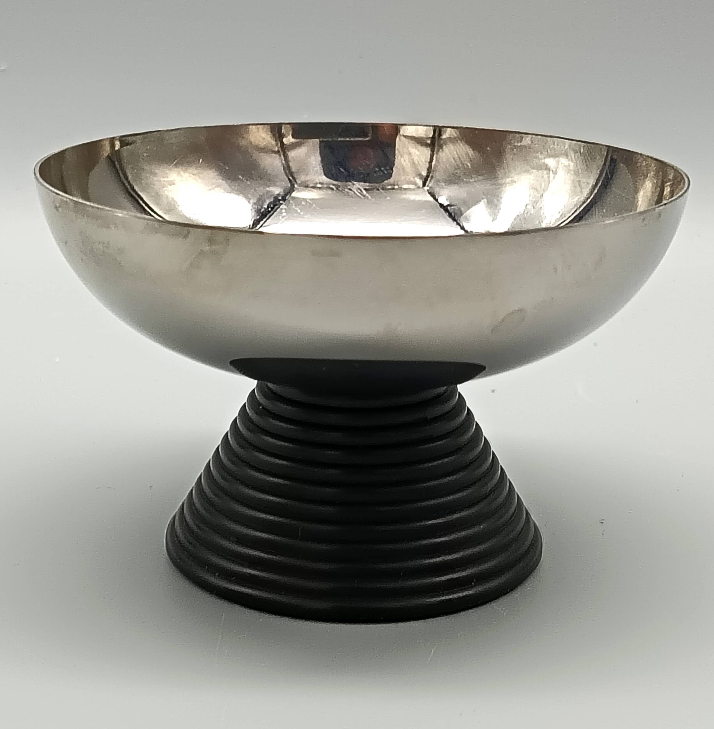 6 coupes à glaces en métal chromé et pieds en plastique noir, design 1970