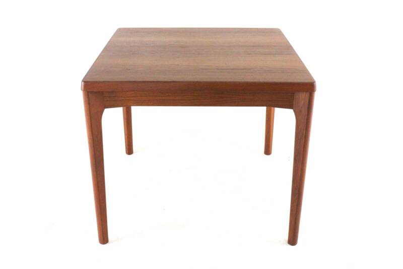 Henning Kjaernulf pour la table à manger carrée extensible Vejle - design danois