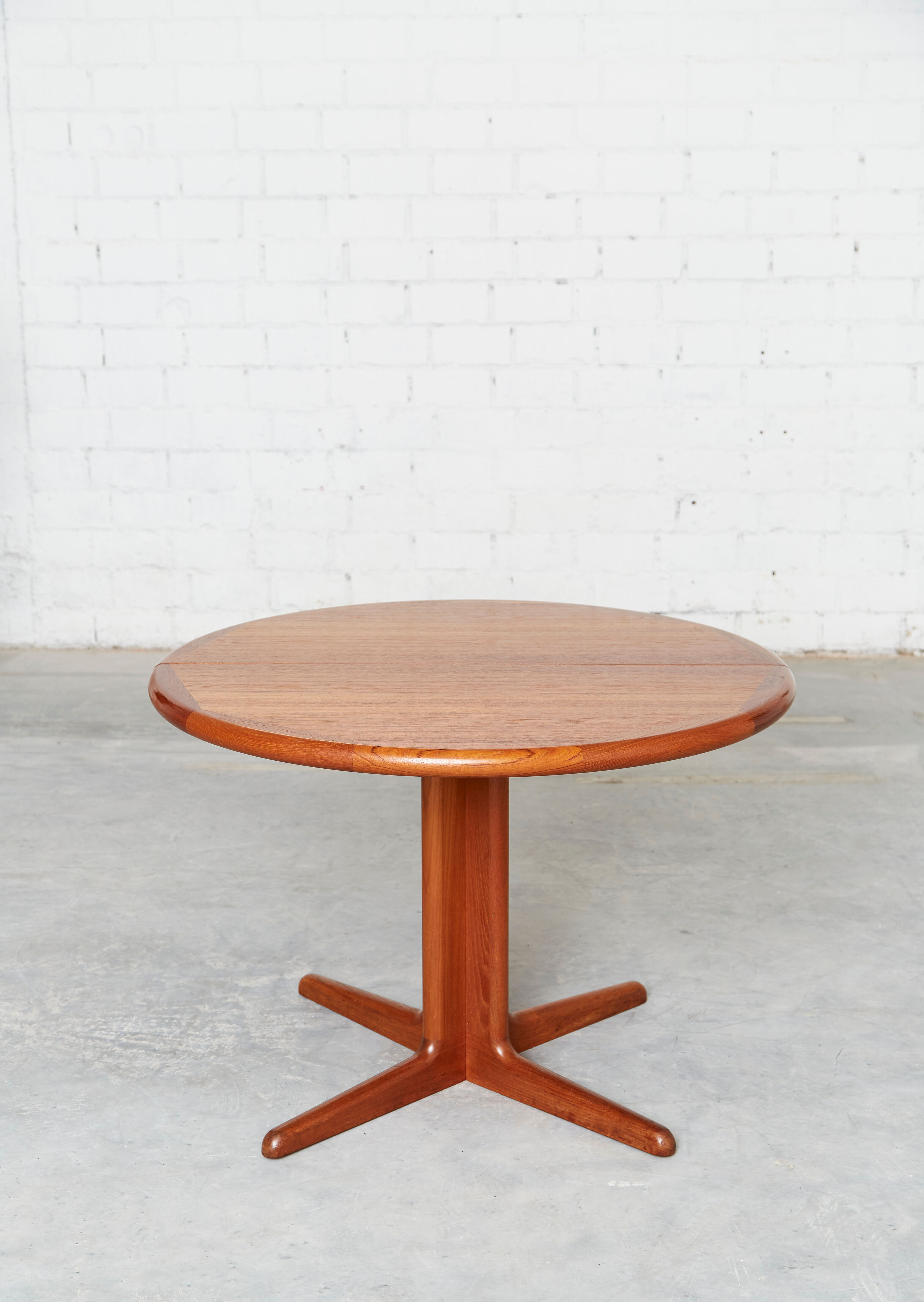 Table à manger en teck du milieu du siècle par Falster Møbelfabrik