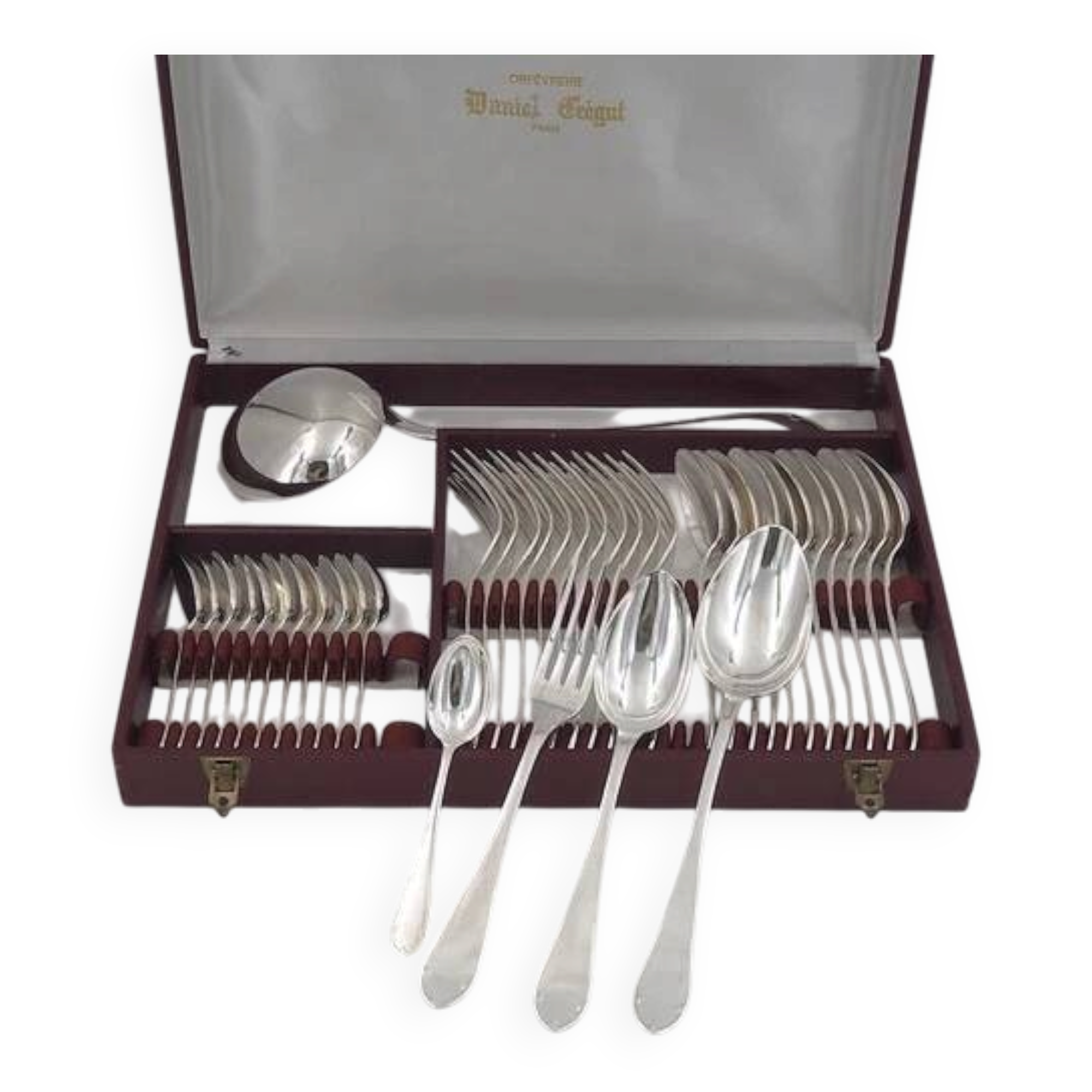 Ercuis Neo-Gothic style, 38-piece cutlery set in silver-plated metal, excellent condition.
