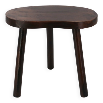 Wooden tripod bedside or occasional table, bean-shaped top.