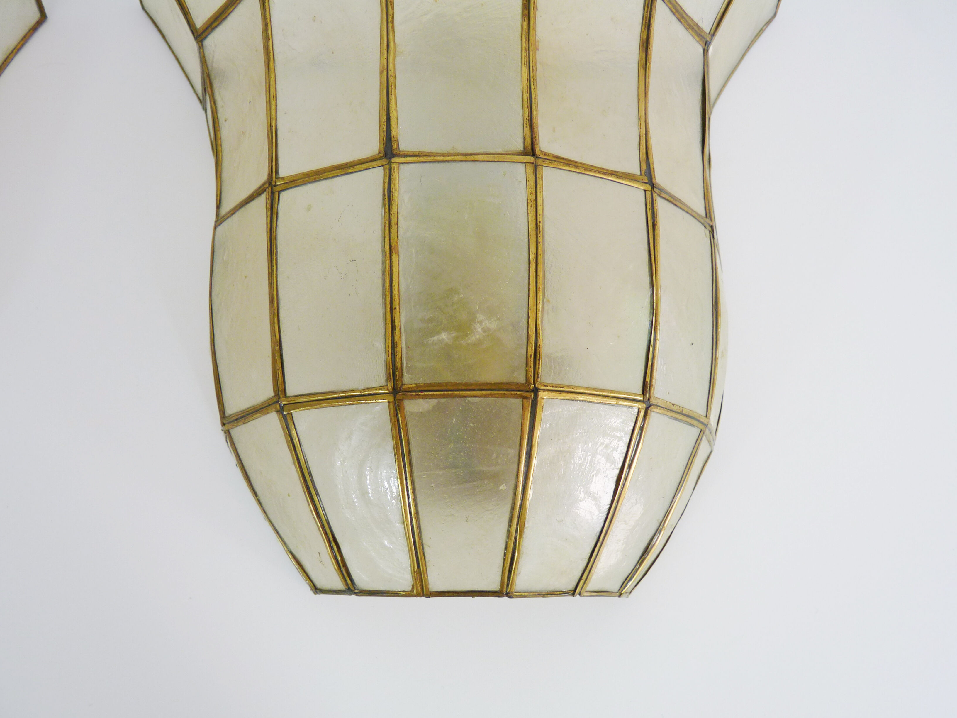 Pair of vintage wall lamps in mother-of-pearl and gilded brass 1970