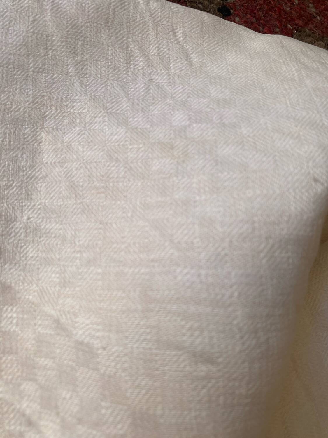 Grande nappe ancienne en coton effet damiers.