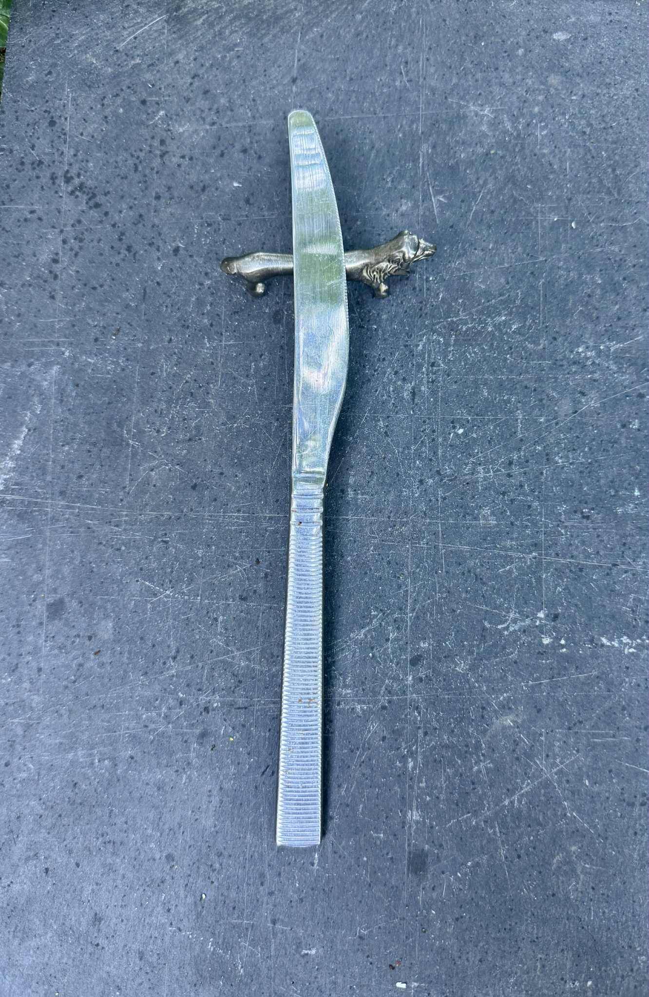 4 silver lion knife holders