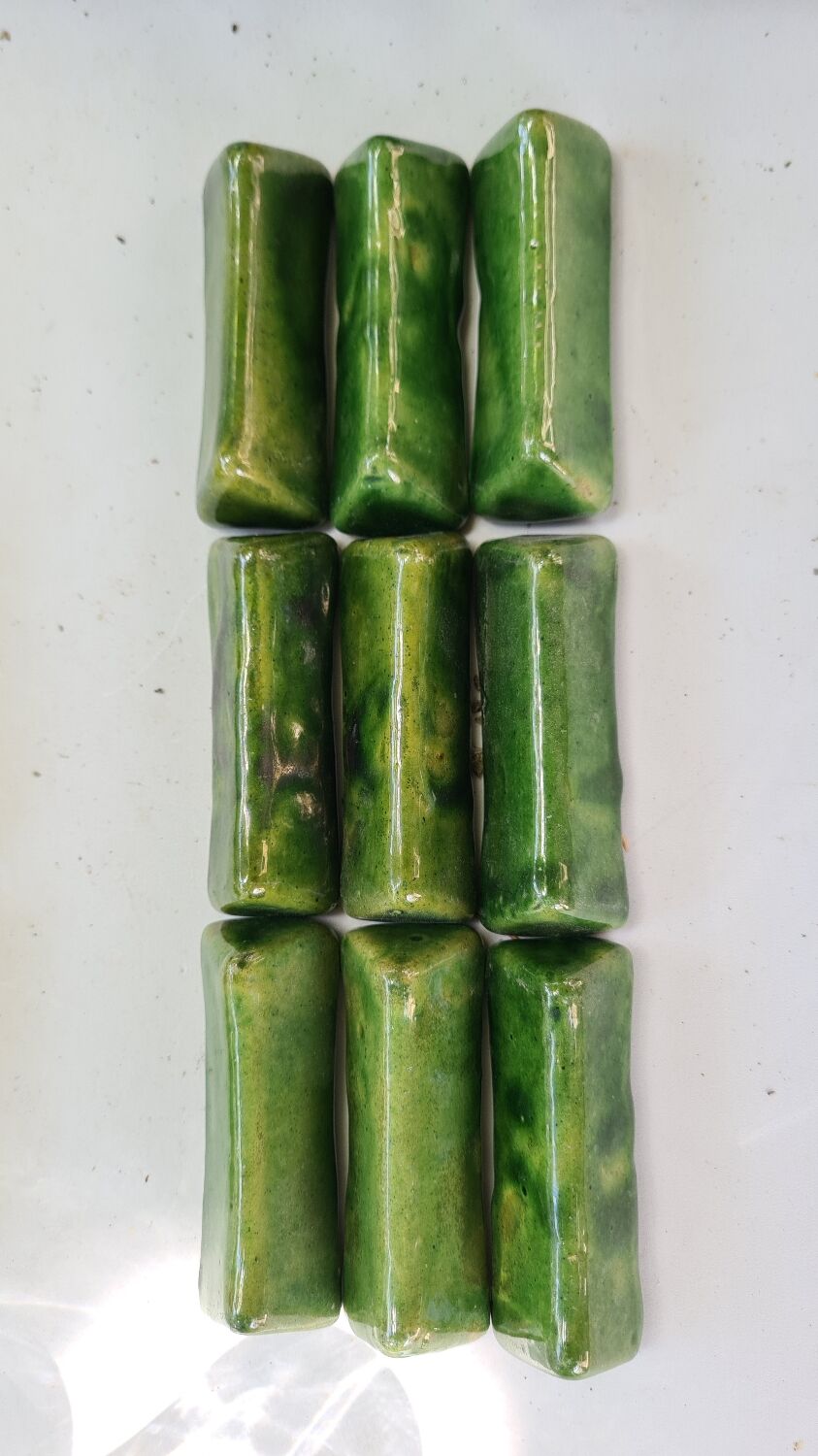 Enamelled knife holders