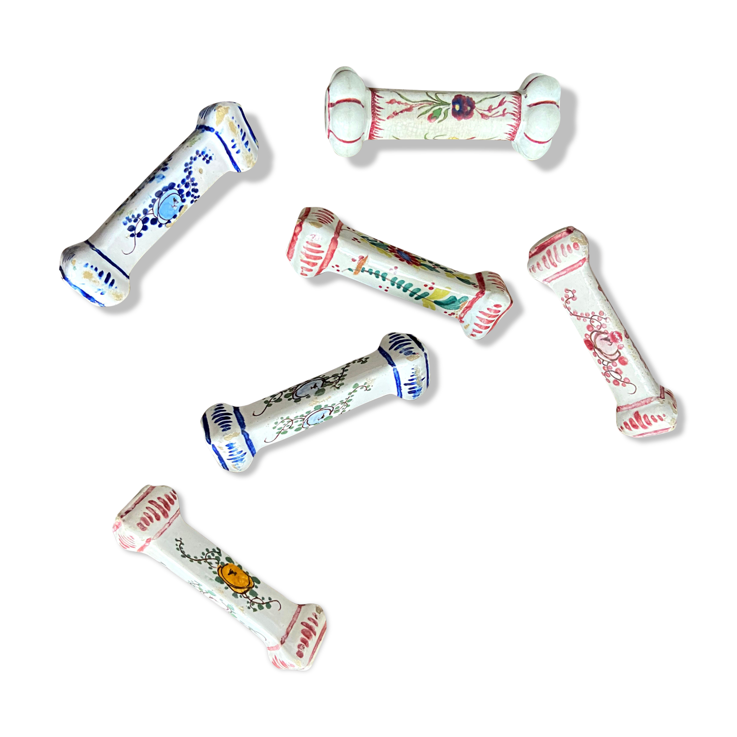 Set de 8 portes couteaux en faïence peinte