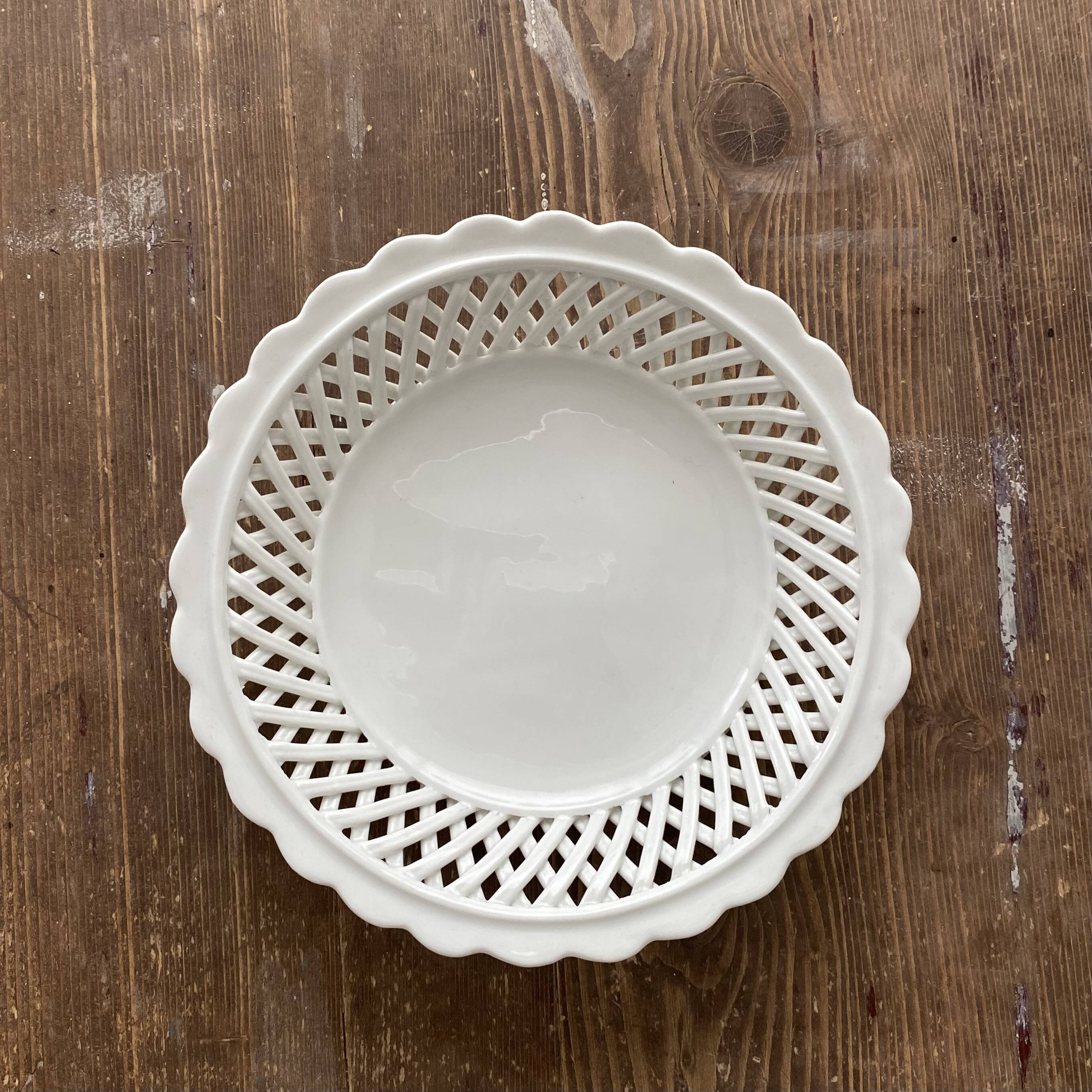 Openwork, woven earthenware plate