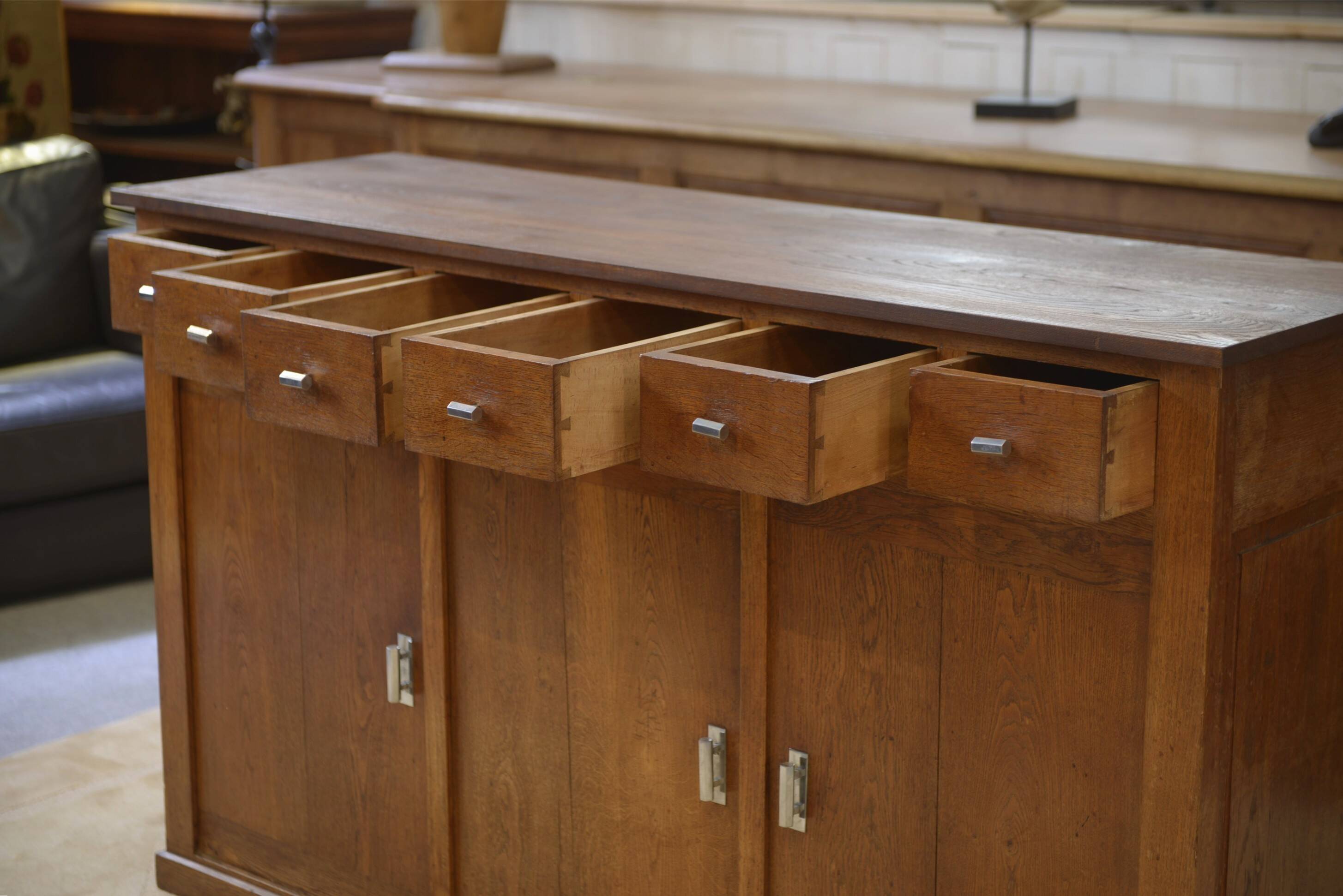 Buffet Art Déco moderniste en chêne massif 1940’s
