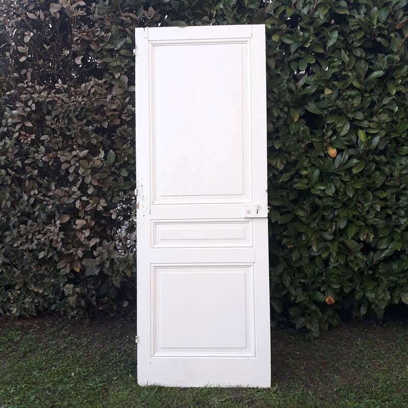 Communication door H220xW80.5cm, old panelled with moulding.