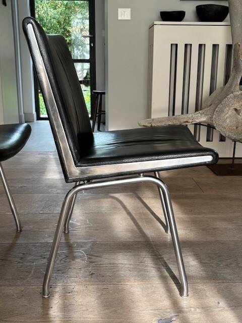 2 Airport leather armchairs by Hans Wegner - Denmark 1980s