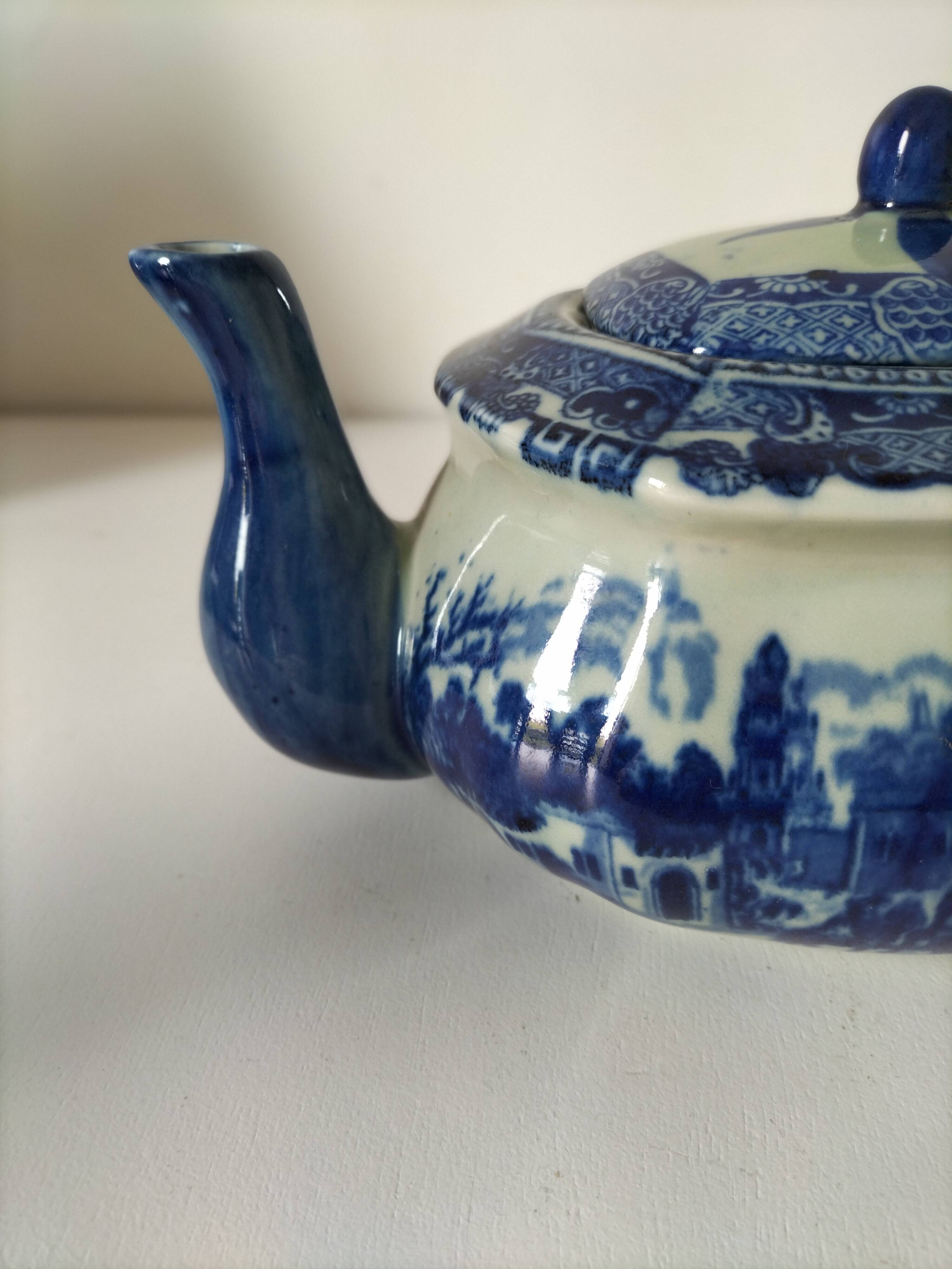 English ironstone teapot – Victoria Ware Ironstone