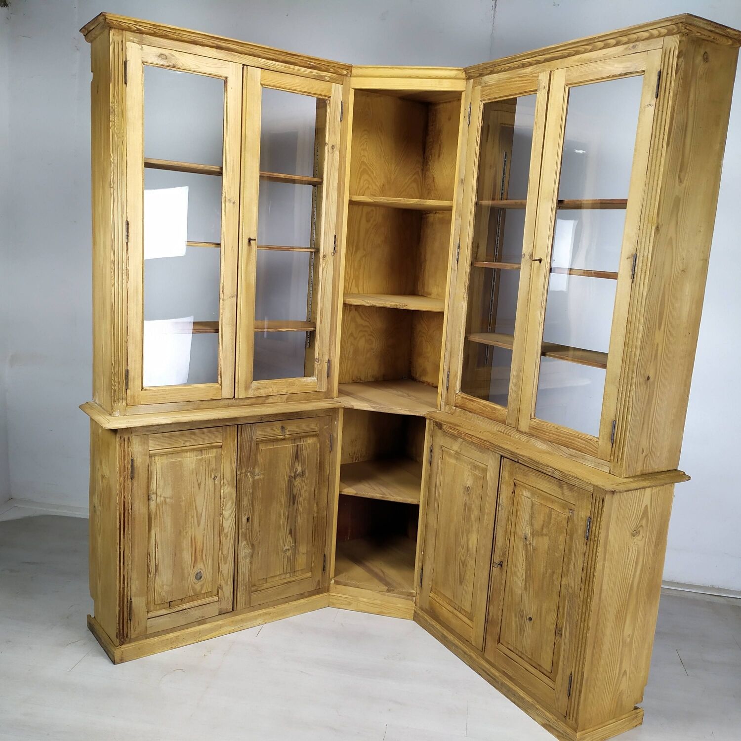 Bistro corner bookcase
