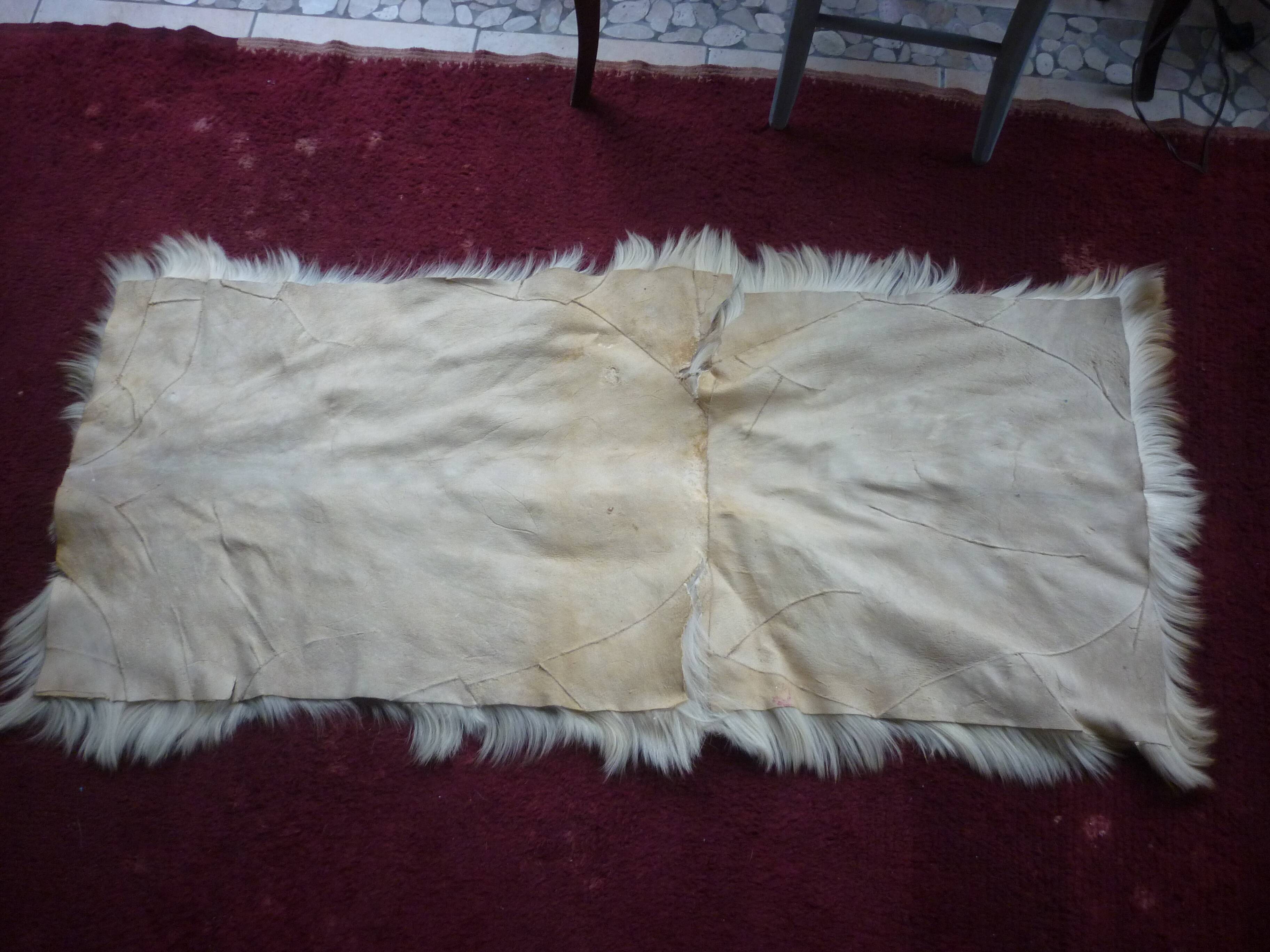 Skin of goat tannee white and beige 137x69cms