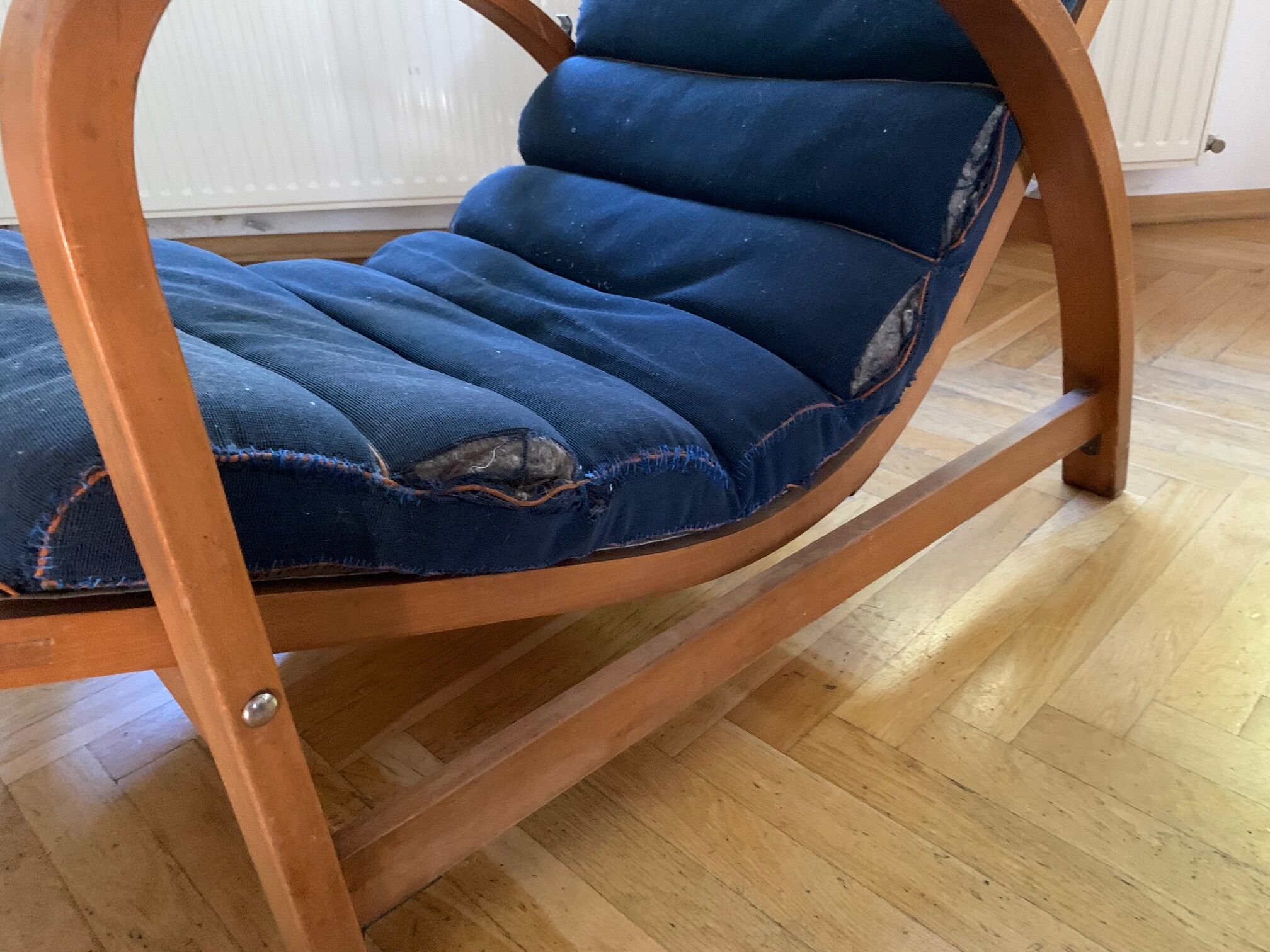 Fauteuil Jindrich Halabala en bois et canne, années 1930