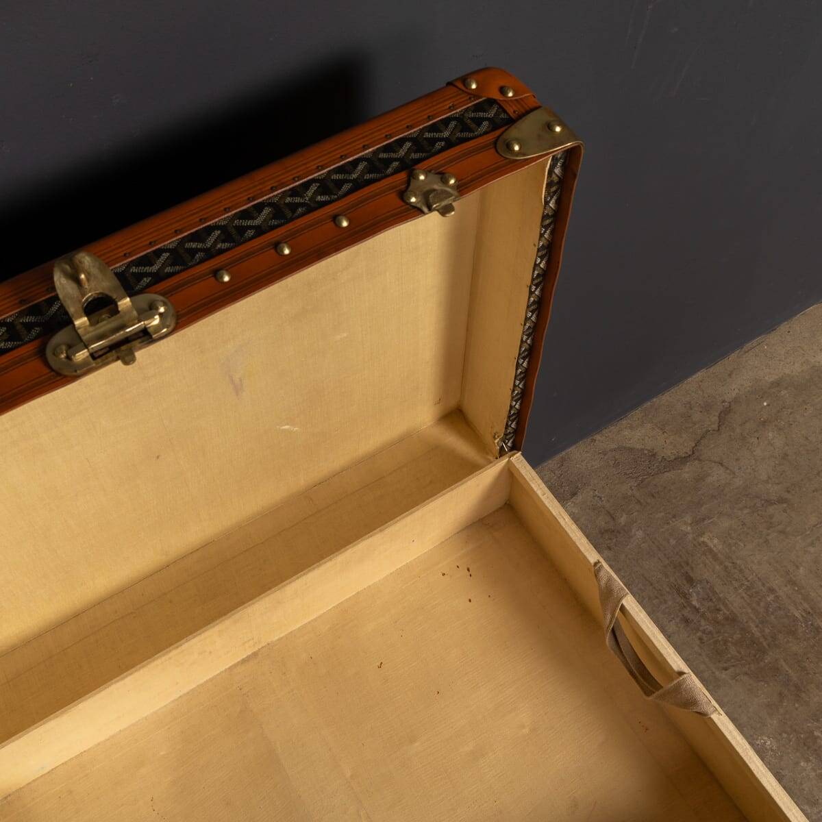 Antique 20thC French Hat Trunk In Chevron Canvas By Goyard, Paris c.1920
