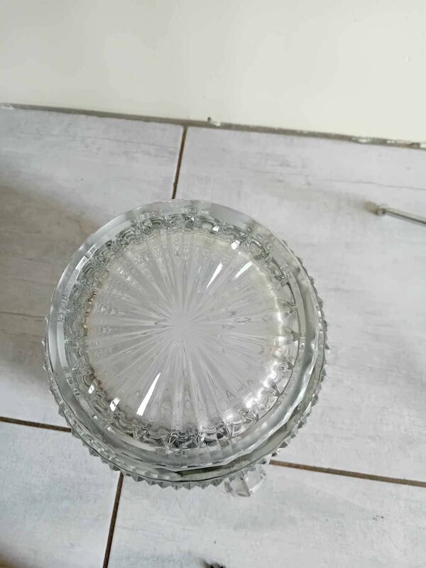 Grand qseau à Champagne en verre moumé préssé et son support.