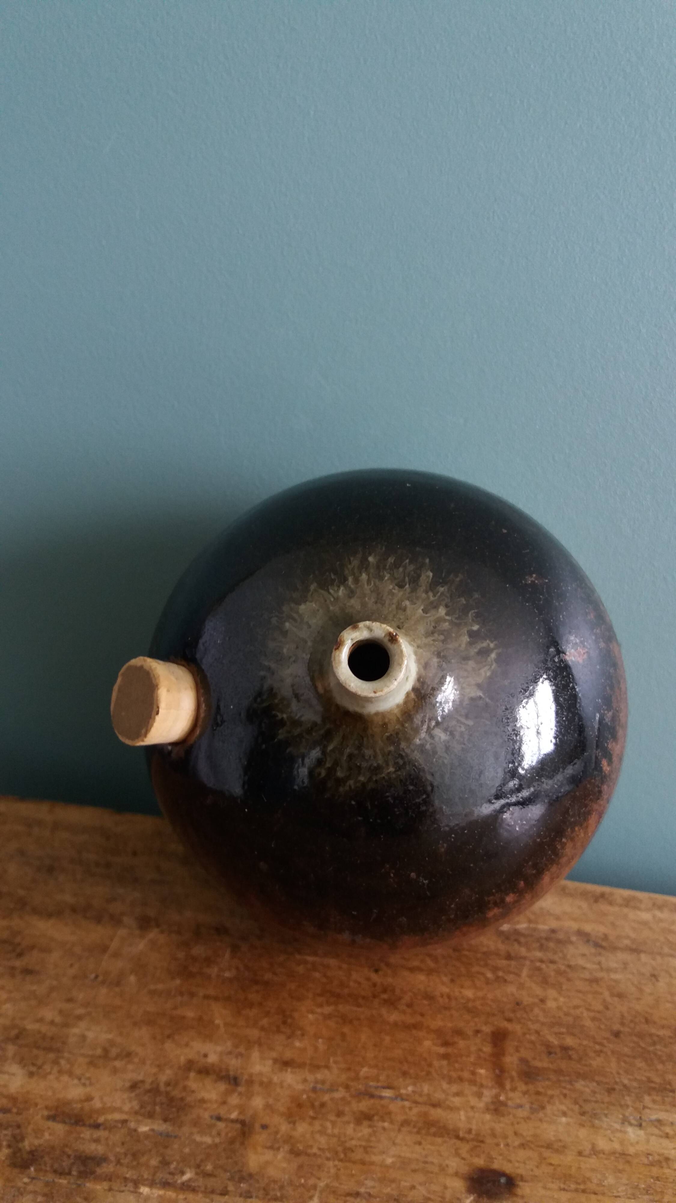 Fig-shaped oil lamp, stoneware soliflore, signed ceramic.