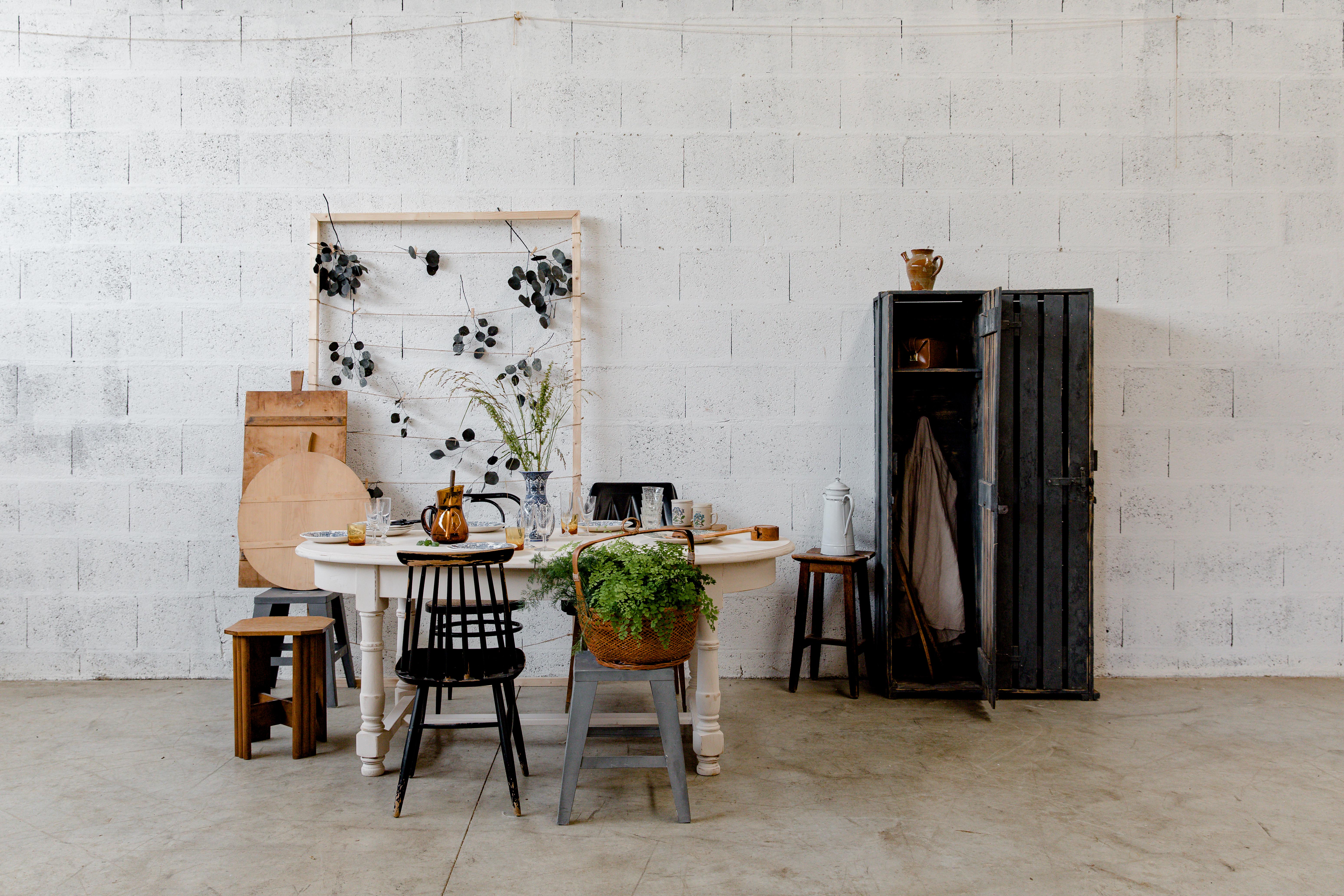 Oval solid wood table "Café Crème" Kumquat