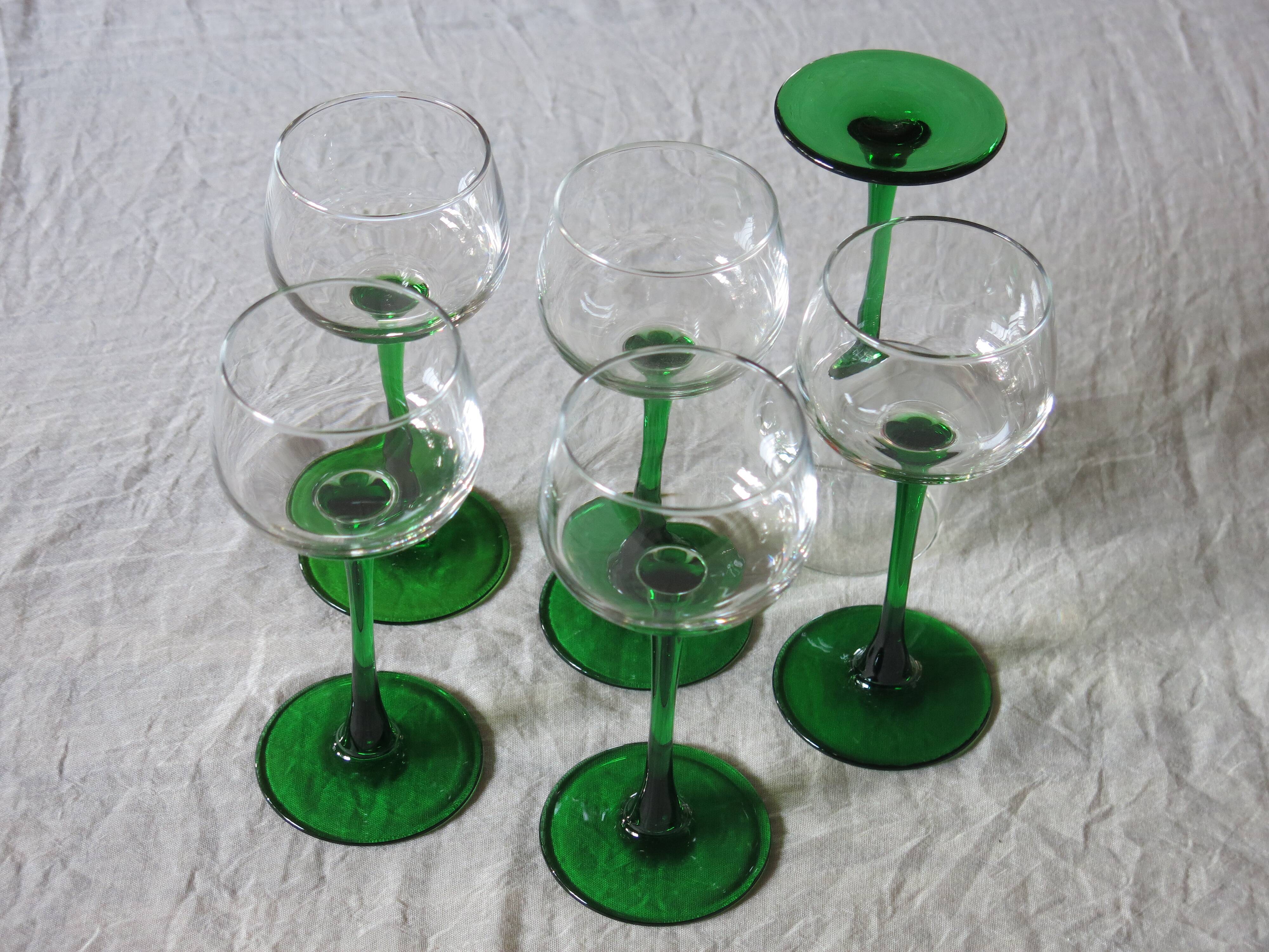 6 colored white wine glasses from Alsace in very good condition
