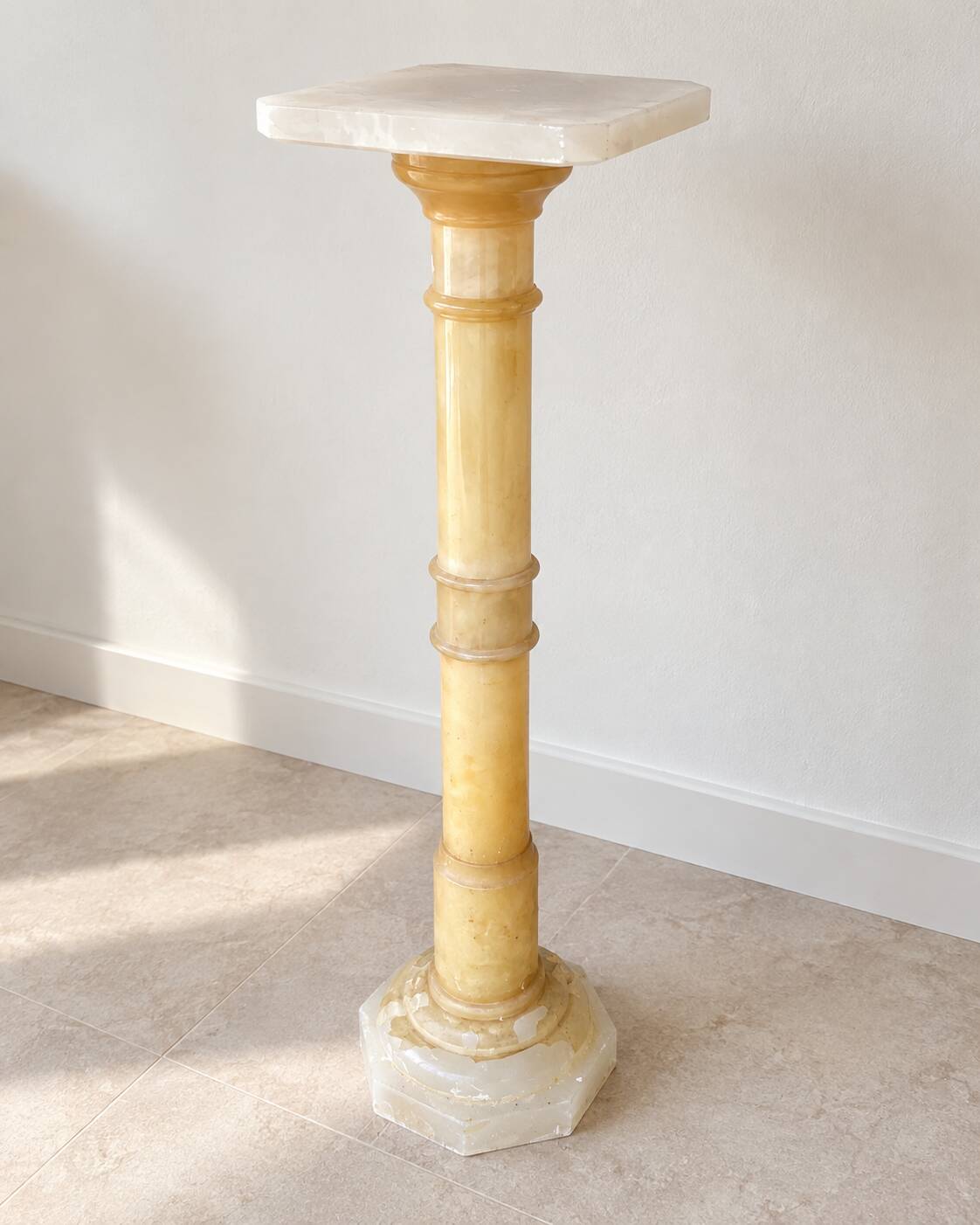 Pedestal / decorative column in alabaster