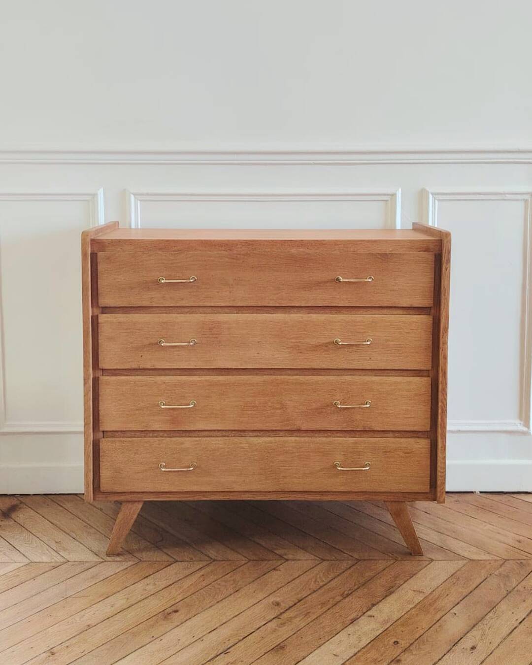 Commode vintage rénovée de style scandinave en chêne massif, années 50-60