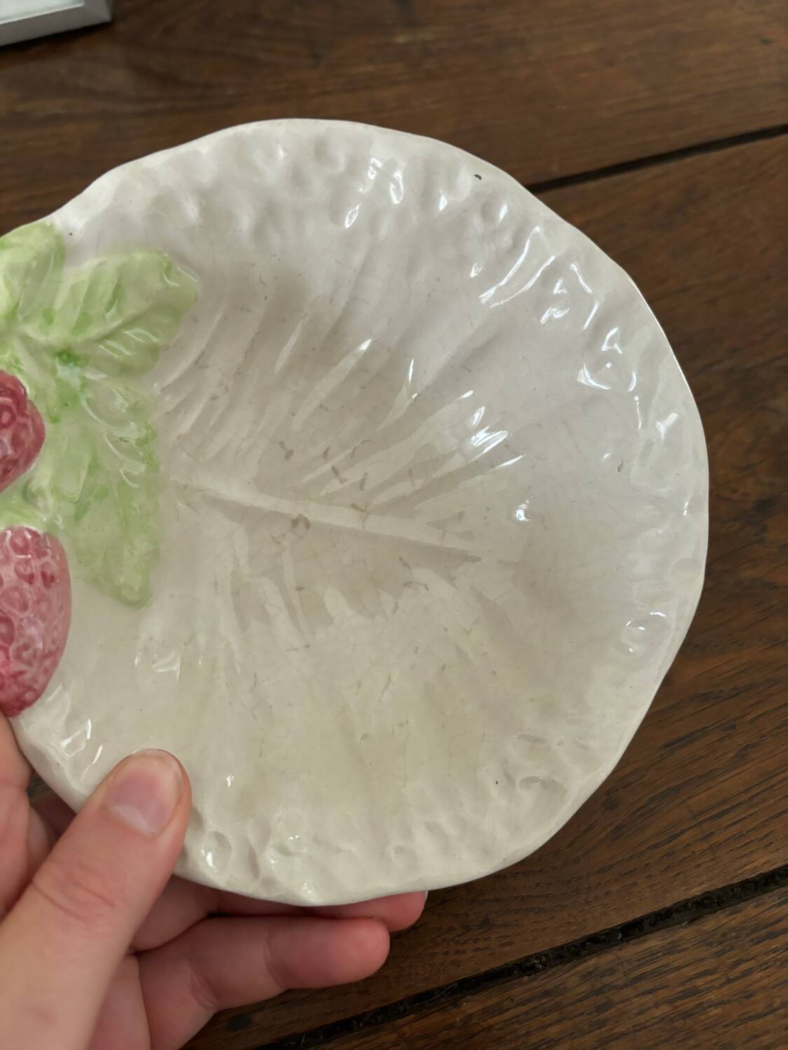 Vintage hollow dish and its 6 strawberry slip bowls