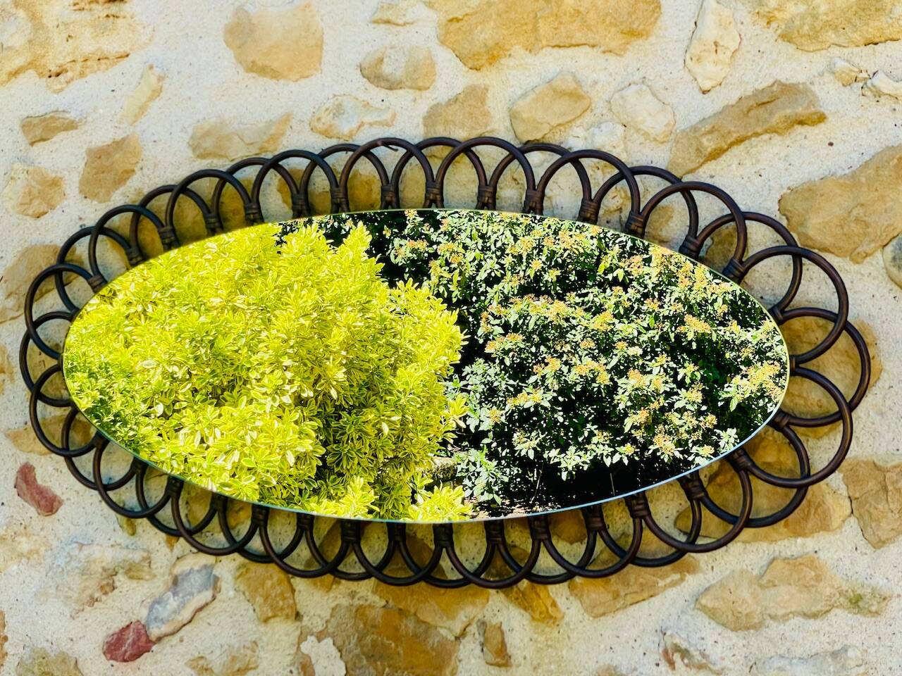 Miroir ovale en bambou et rotin, circa 1960