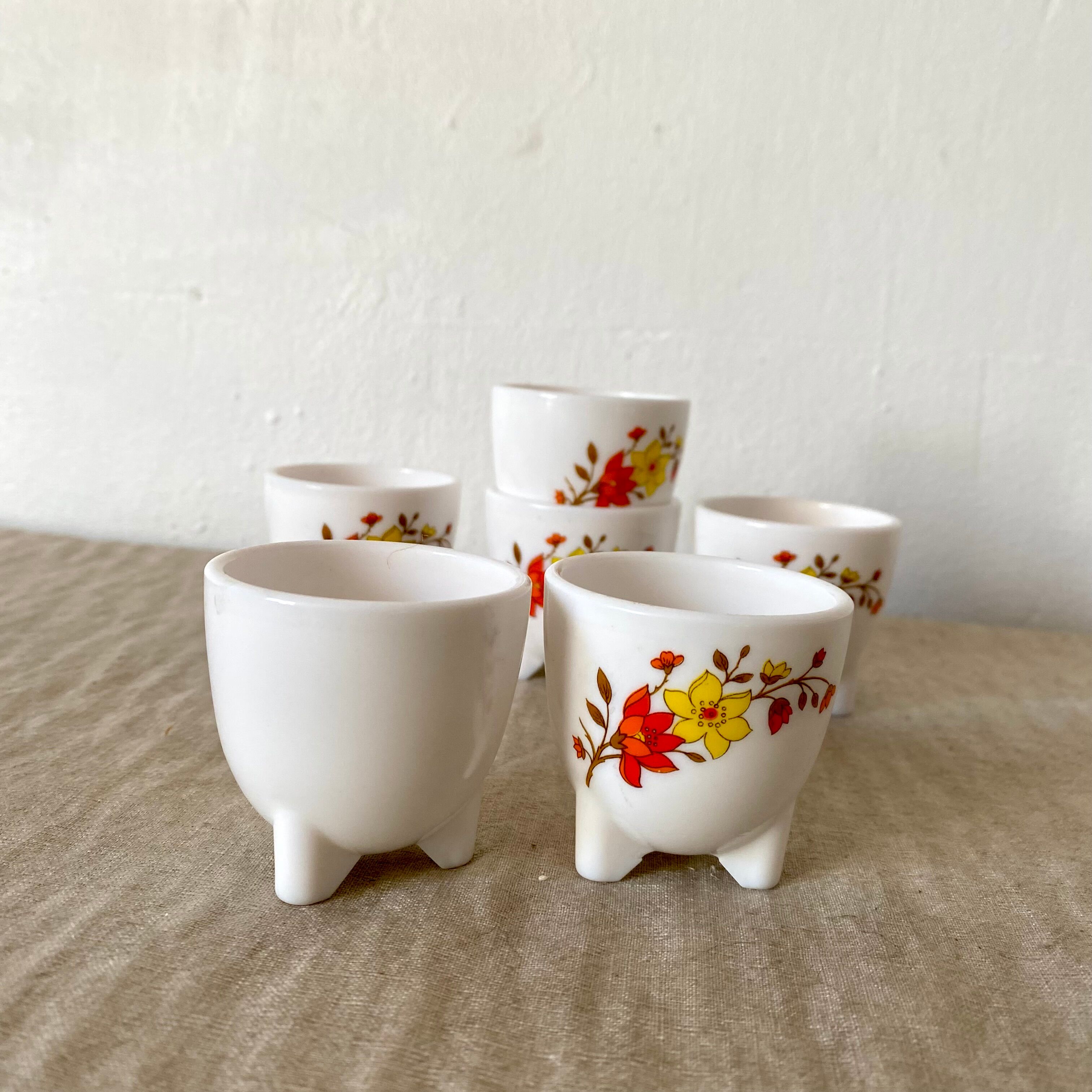 Vintage flowery poppies