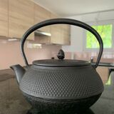 Théière en fonte noire