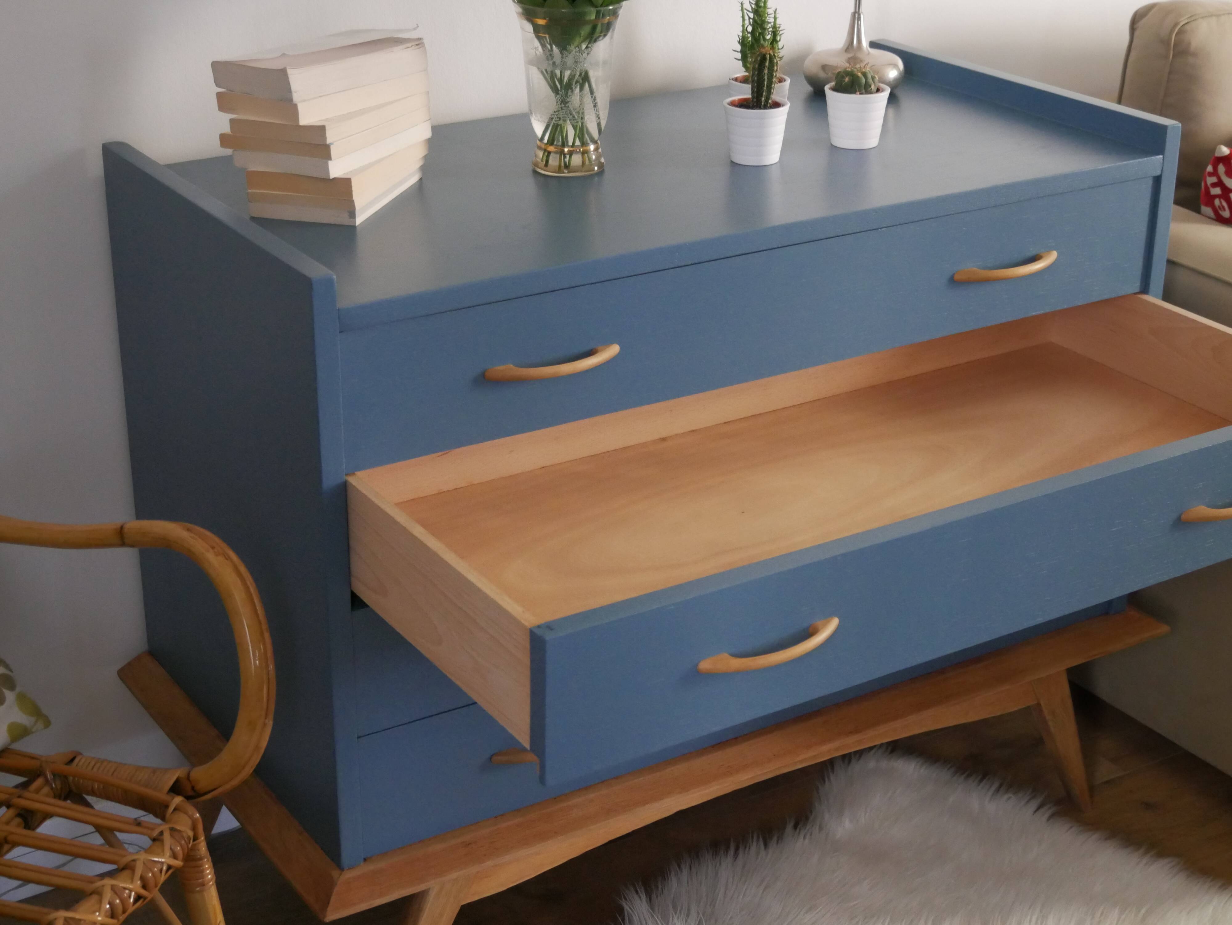 Dresser compass feet, deep blue