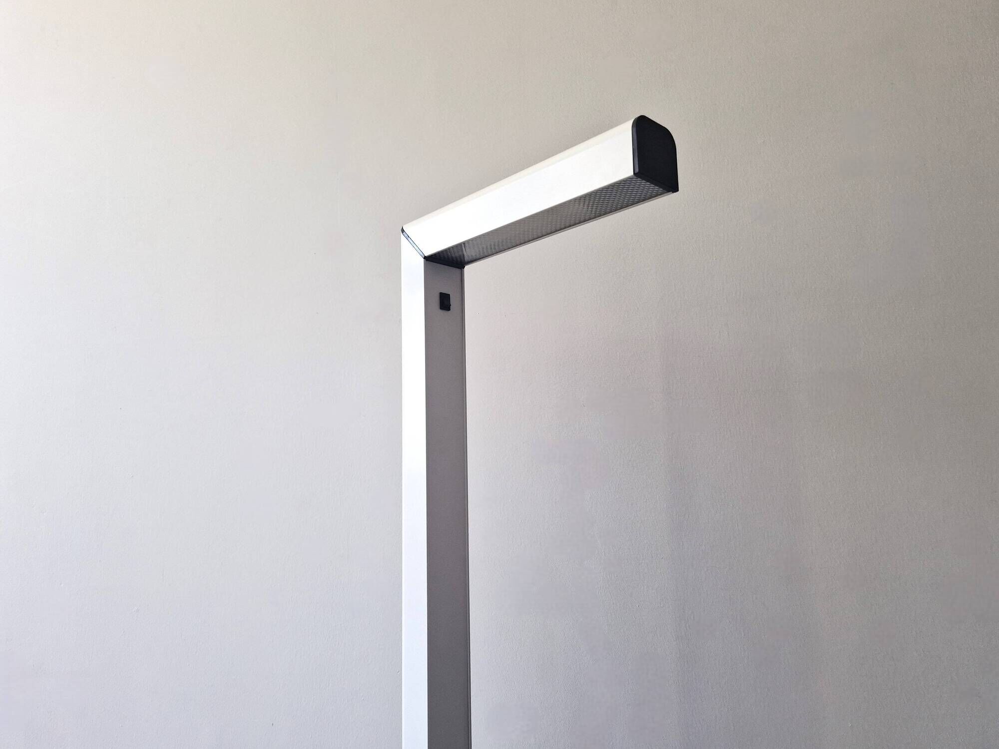 L-shaped metal floor lamp, 1970's/1980's