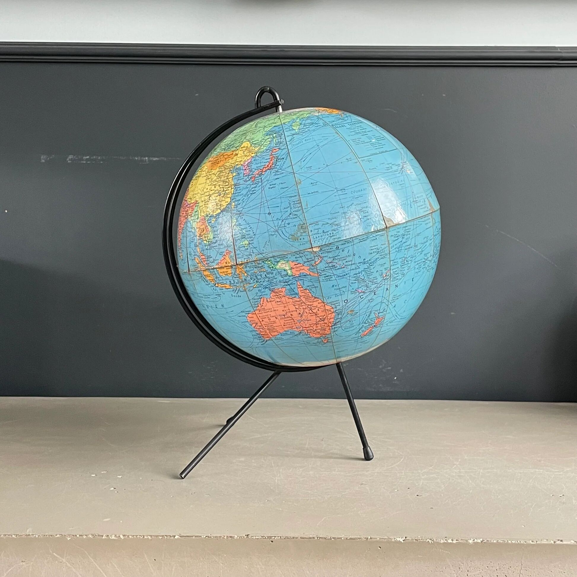 Vintage terrestrial globe Girard and Barrère - 1950s-60s - string base - Ref 1153
