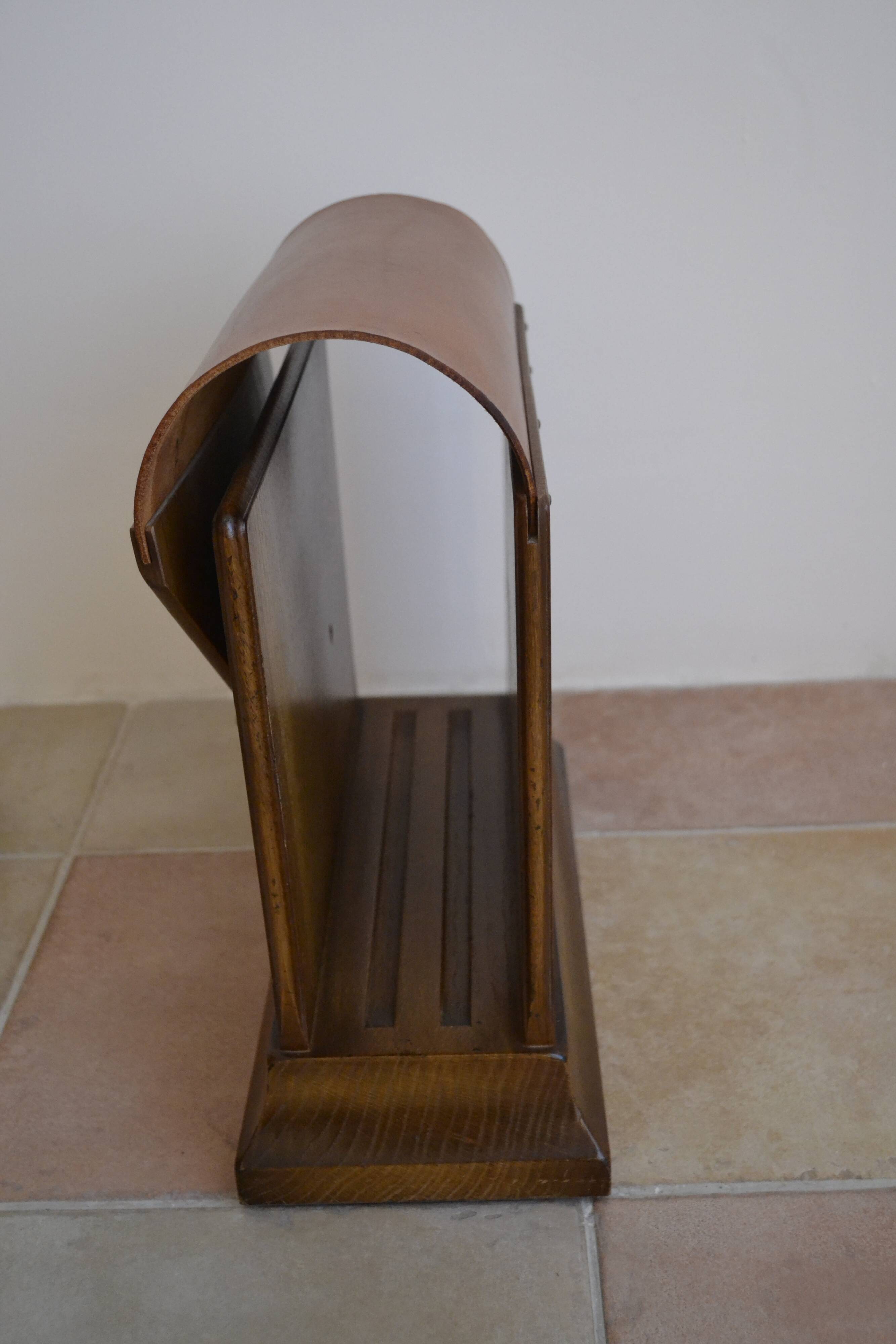 Magazine holder in wood and leather