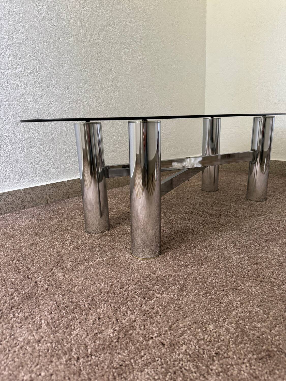 Table basse métal chromé verre fumé années 70