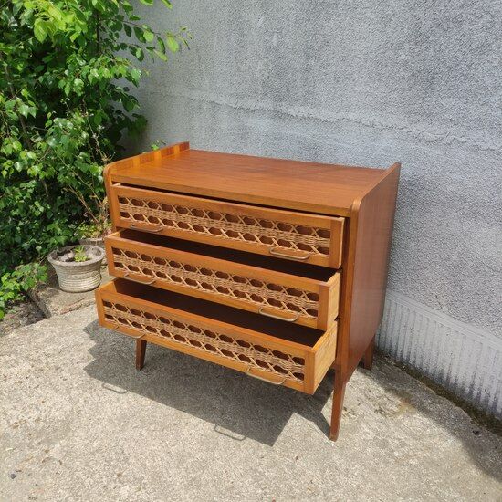 Vintage chest of drawers in wood and rattan