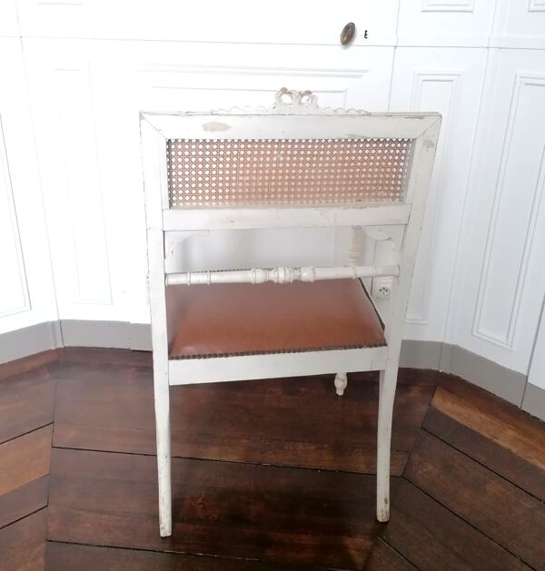 Fauteuil canné de style Louis XV bois laqué