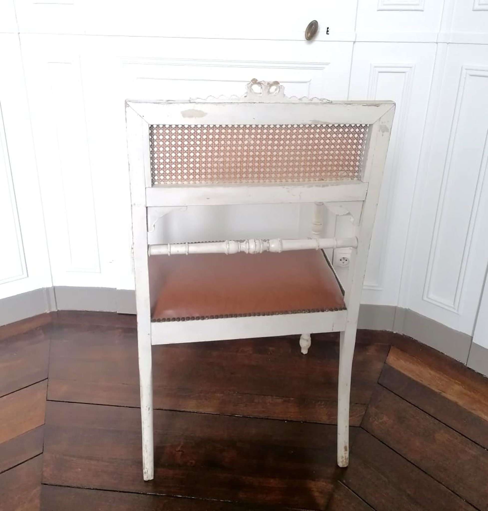 Fauteuil canné de style Louis XV bois laqué