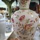 aiguière décorative en faïence polychrome – Décor floral – Style rocaille