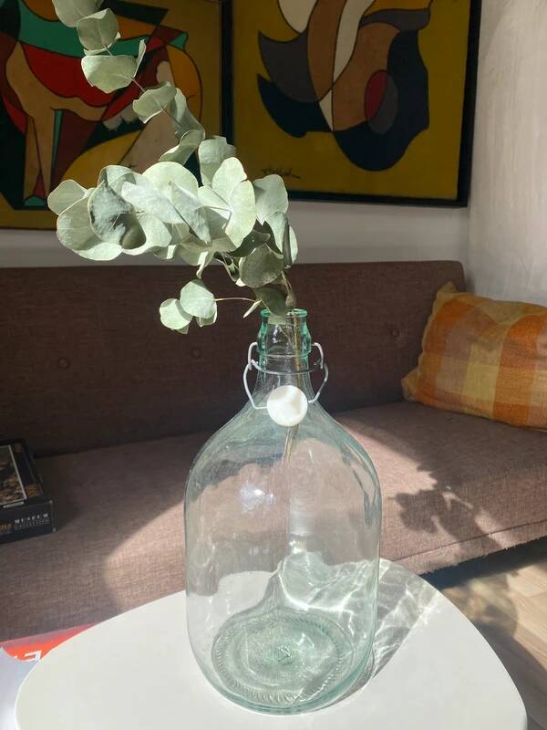 Transparent glass bottle