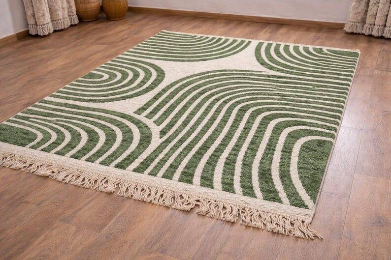 Traditional green and white natural wool rug size 150/250 cm