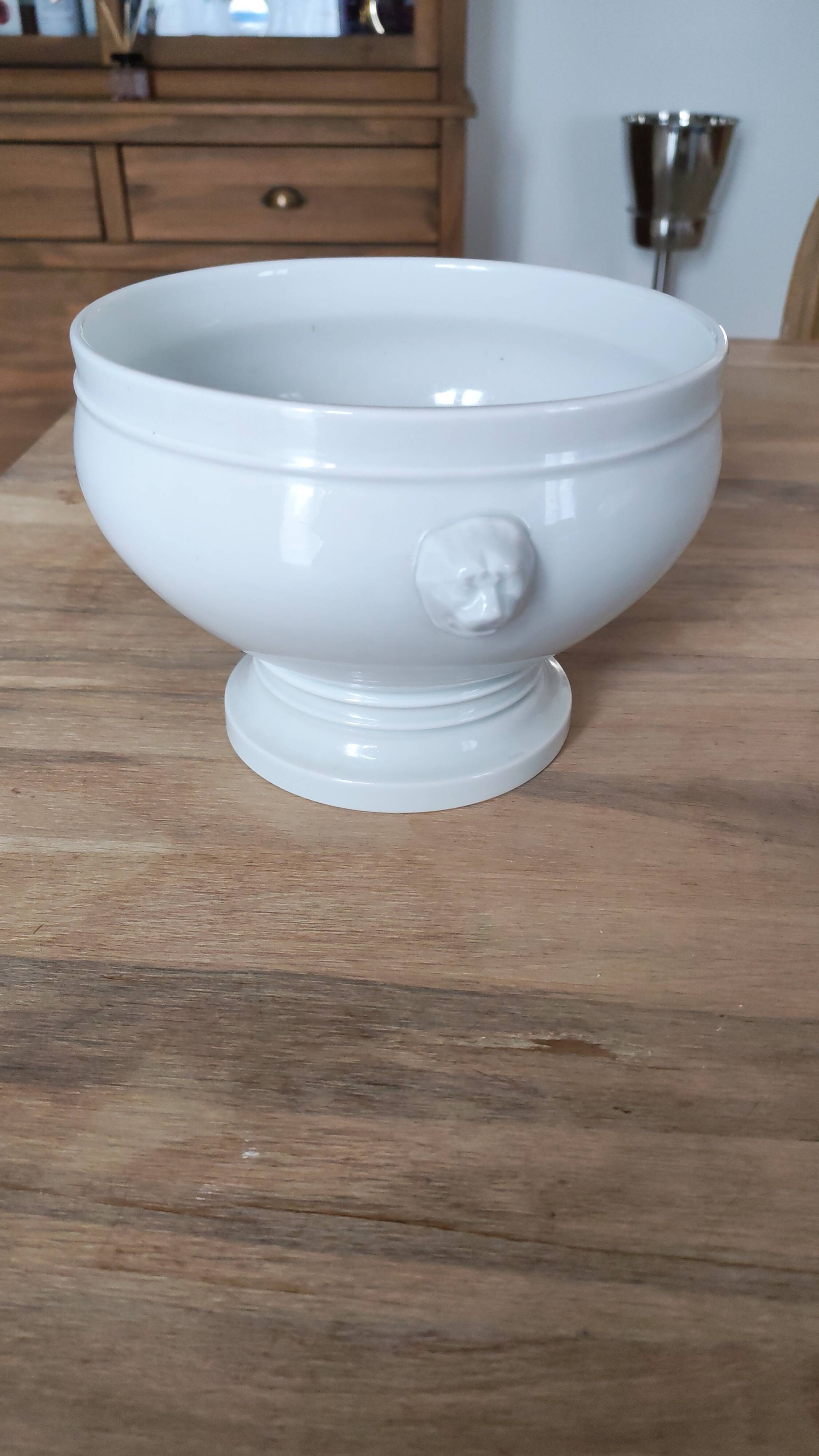 Pillivuyt soup tureen in porcelain – Lion head design