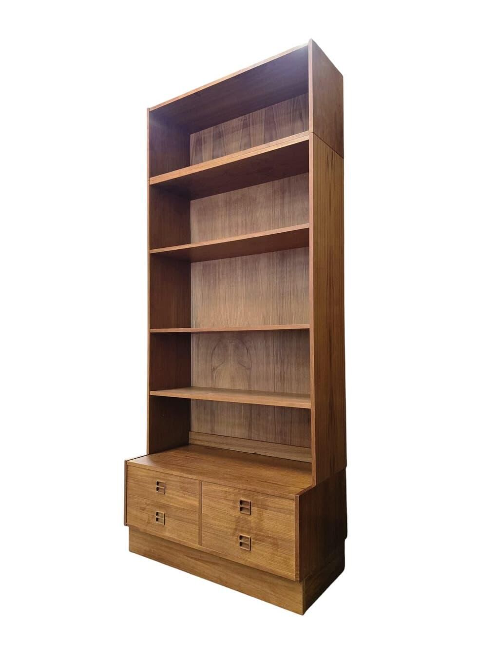 Vintage wooden shelf/bookcase/display cabinet