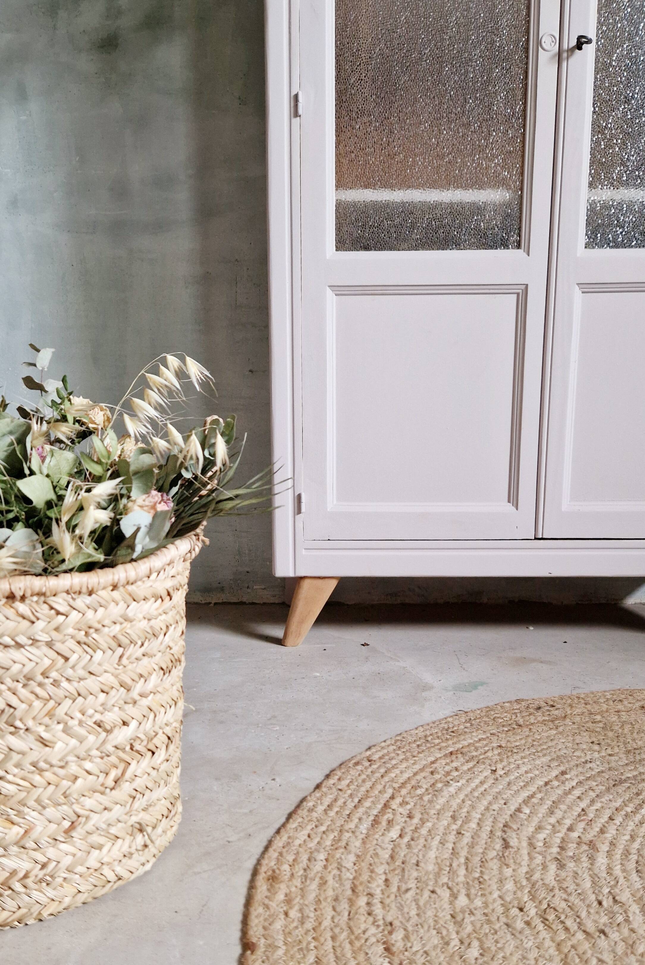 Beautiful vintage display cabinet