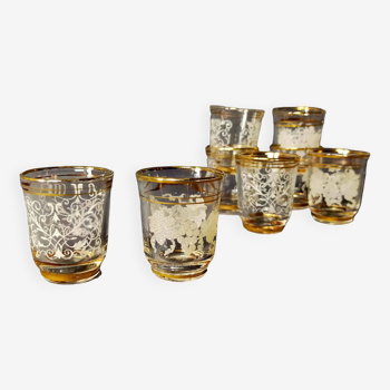 Set of 8 small decorated glasses with gold edging