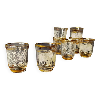 Set of 8 small decorated glasses with gold edging