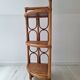 Etagère d'angle en rotin