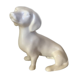 Chien en céramique blanche