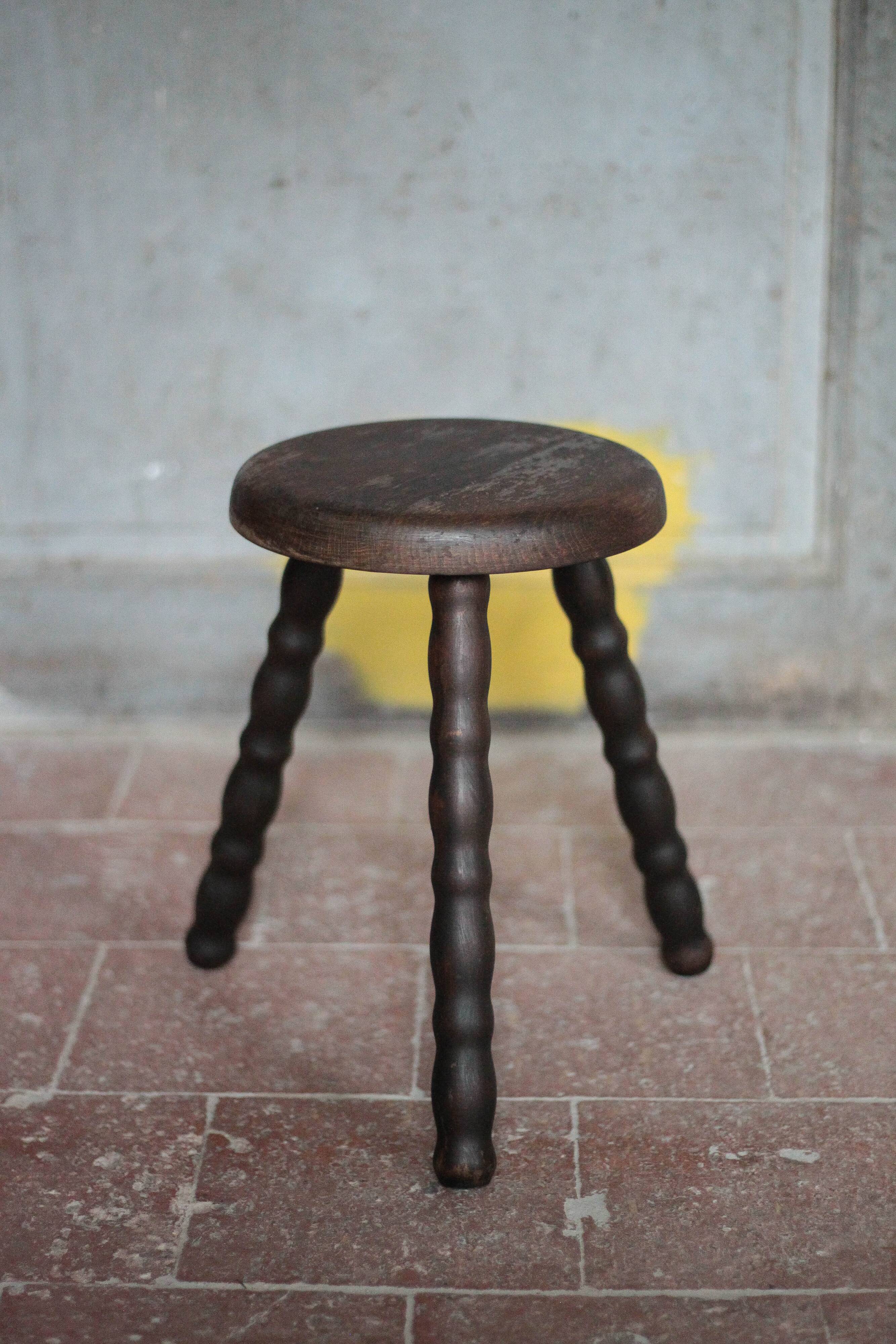 Tabouret vintage, tabouret bois, tabouret tripode pieds perlés, porte-plant